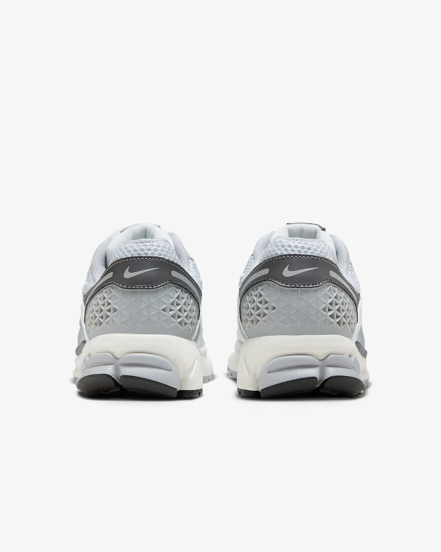 Nike Air Zoom Vomero 5 Shoes